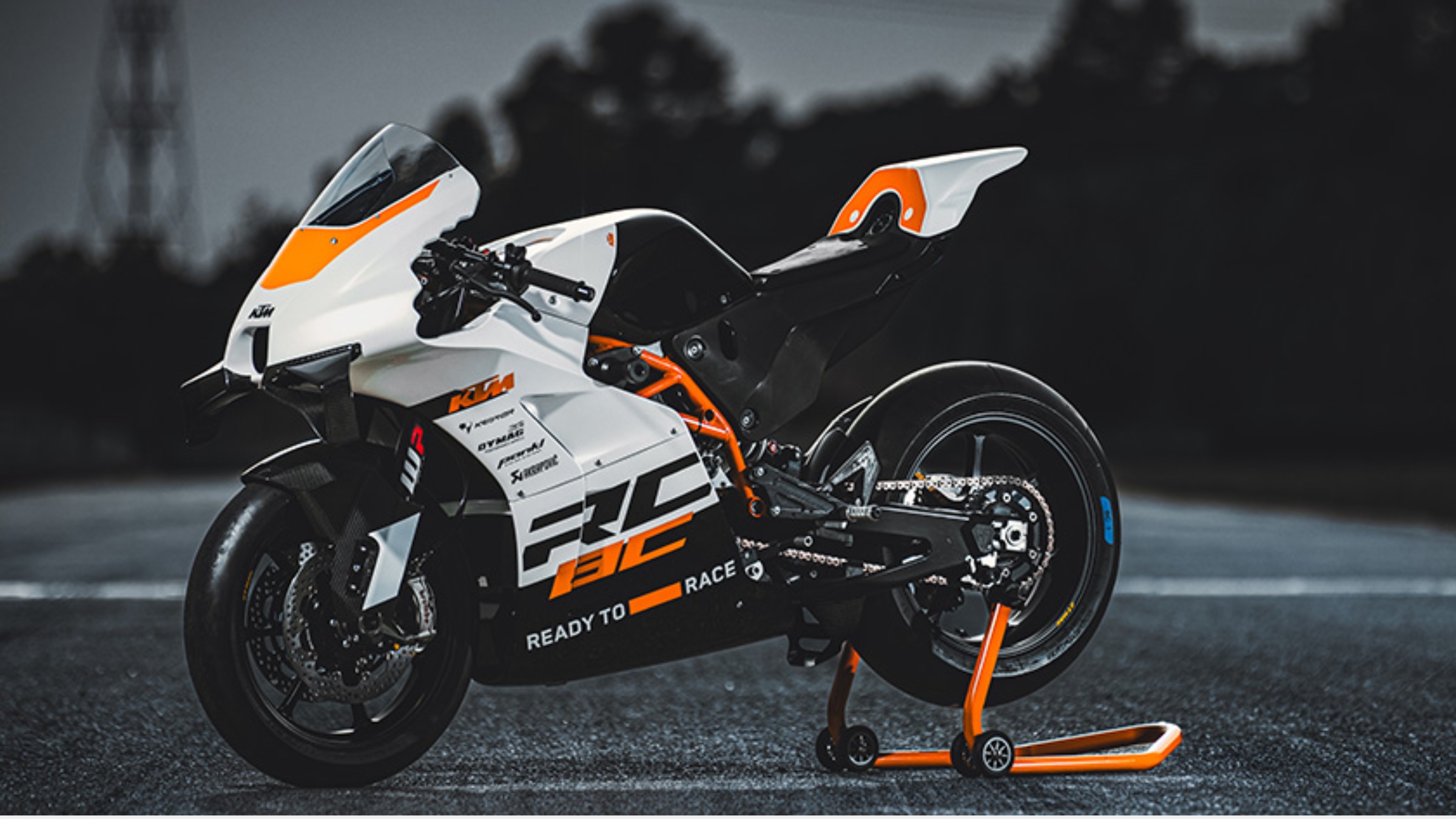 KTM RC 8C 2026 vs MV Agusta 600GT: Bestia de Pista contra Lujo Touring