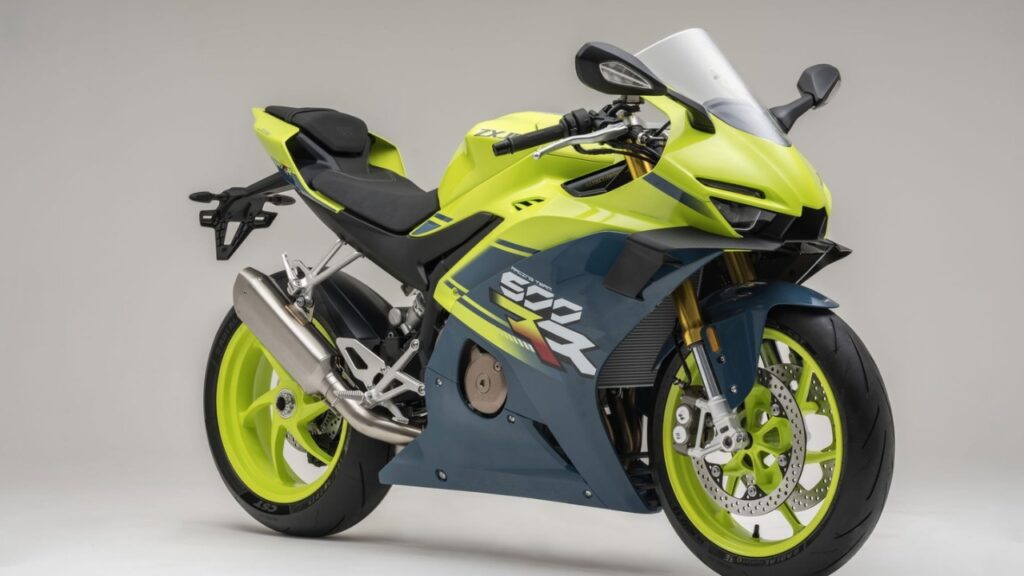 ZXMoto 820RR 2026: La Nueva Rival Deportiva con Motor Inline
